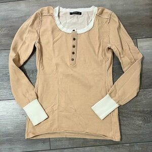 Patty boutik beige fitted puff shoulder Henley sweater size small